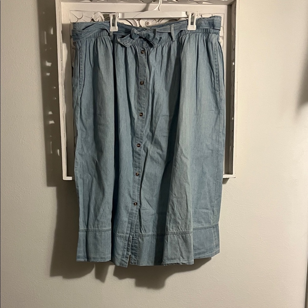 Casual Light Blue Button-Down Midi Skirt